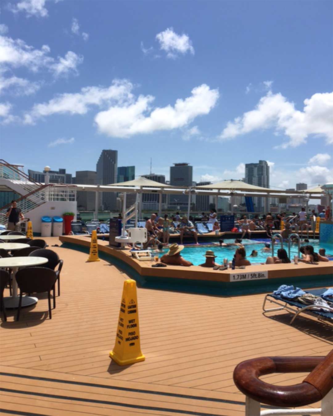 Empress of the Seas, swimming pool